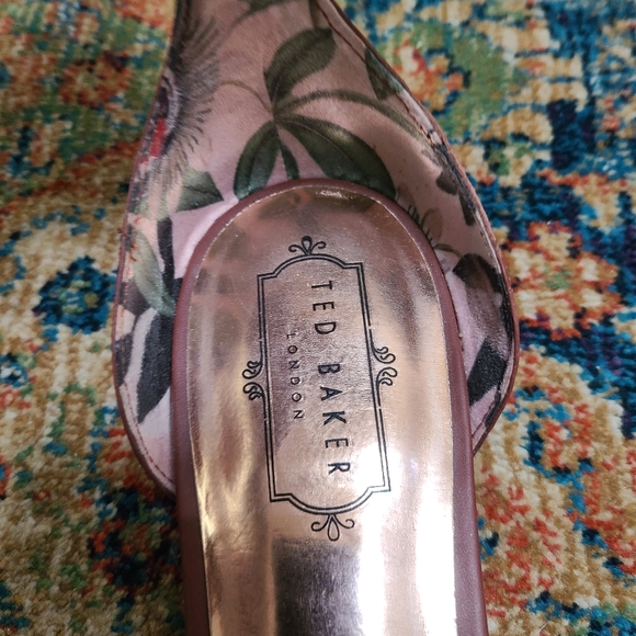 Ted Baker CAMEL 41/10US OVEY STUDDED BOW LEATHER SANDALS - Picture 2 of 8